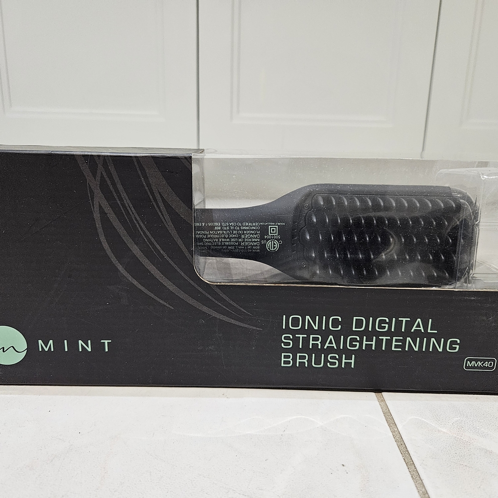Mint Ionic Digital Straightening Brush